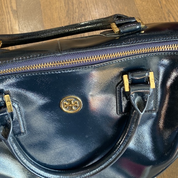 Tory Burch matching navy bag and wallet - Picture 6 of 15